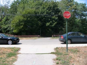 23-bikepath-stopsign