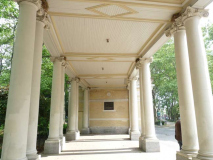 09-colonnade