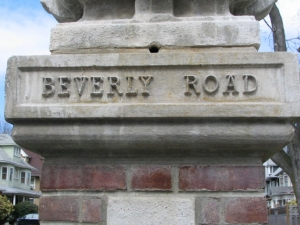 12a-beverly-sign_