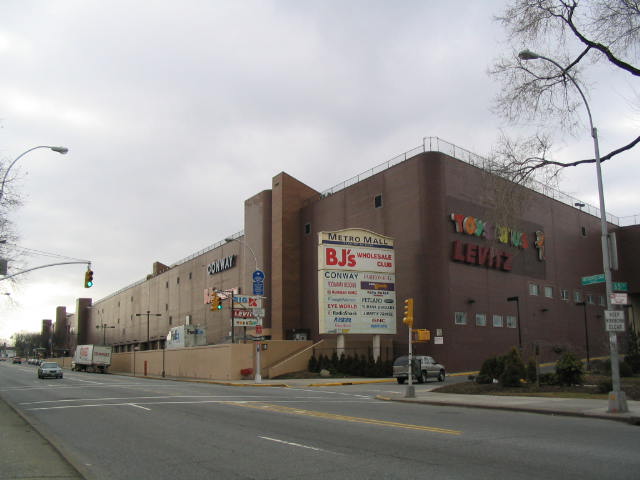 toys r us queens