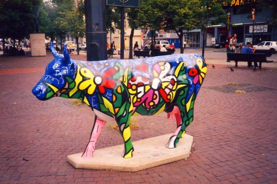 2000 cow parade figurines